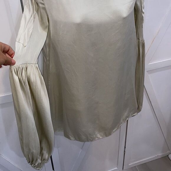 Givenchy 100% Silk Balloon Sleeve Pleated Back Blouse Size 36 - Picture 3 of 13